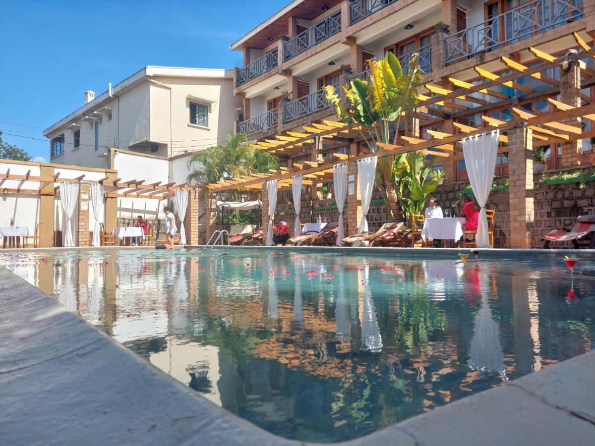 Island Continent Hotel Ivato  Bagian luar foto