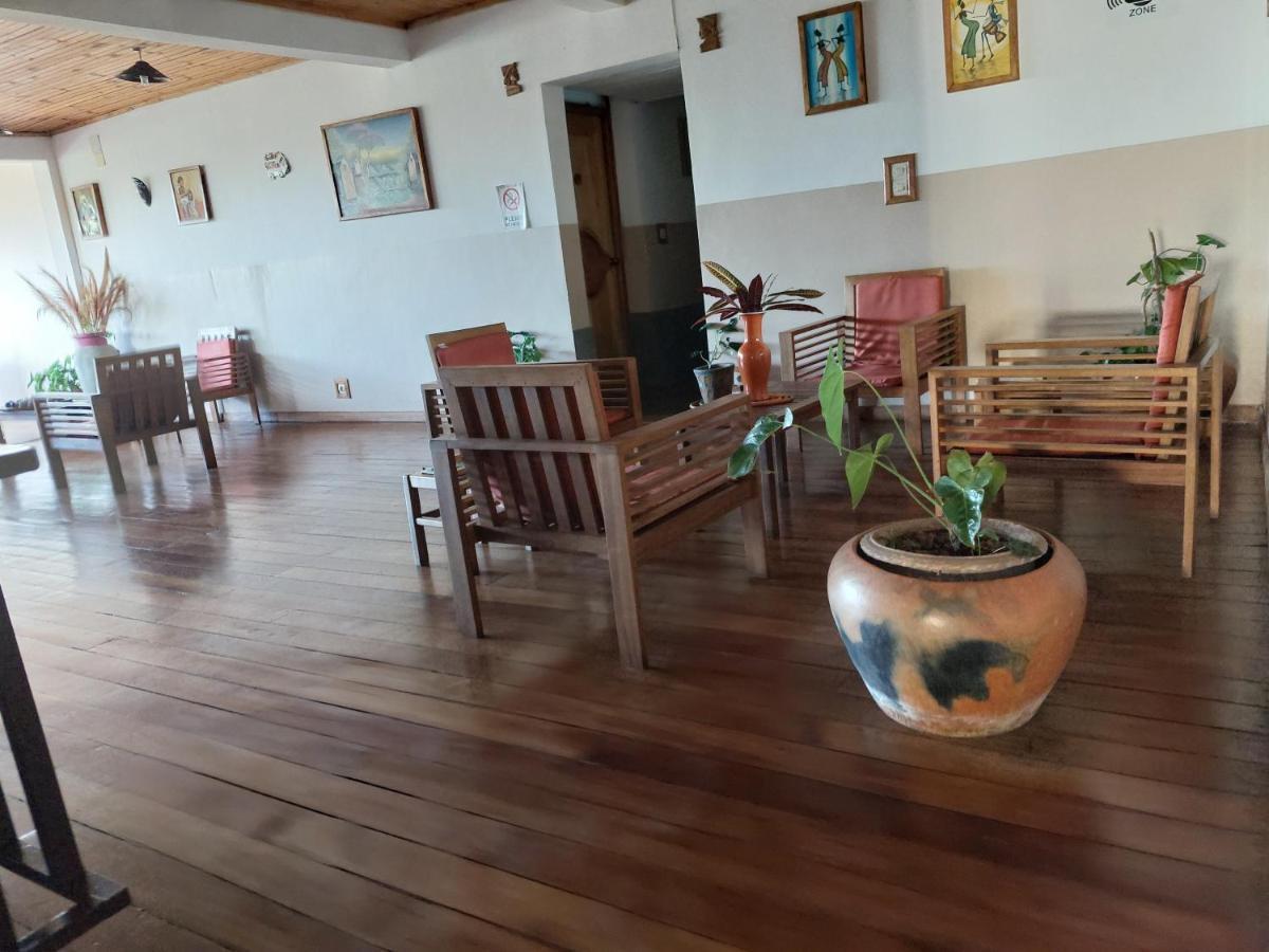 Island Continent Hotel Ivato  Bagian luar foto