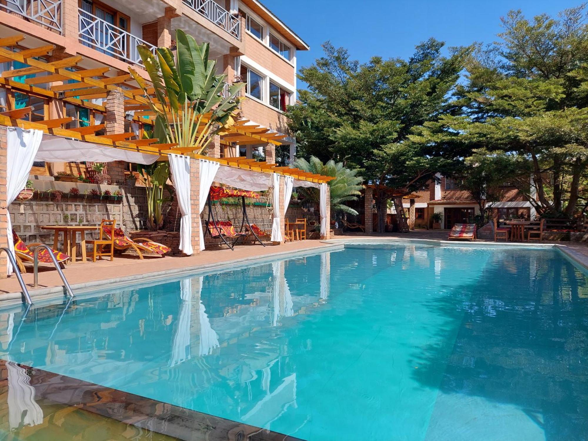 Island Continent Hotel Ivato  Bagian luar foto