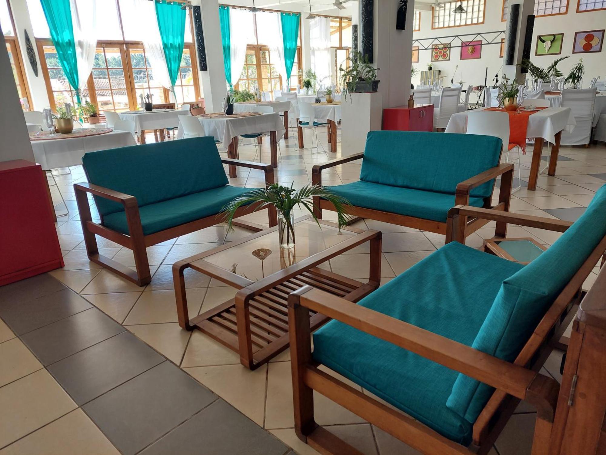 Island Continent Hotel Ivato  Bagian luar foto